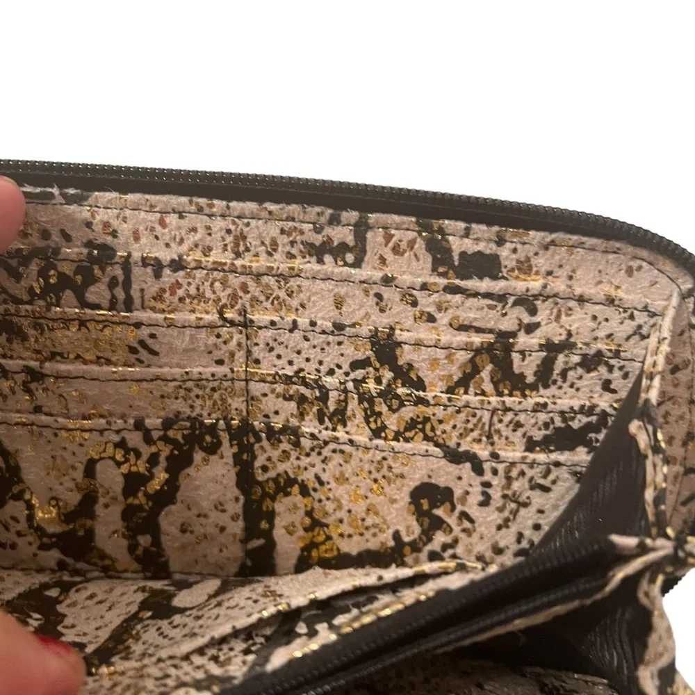 Kenneth Cole Reaction Animal Print Metallic Gold Wallet NWOT